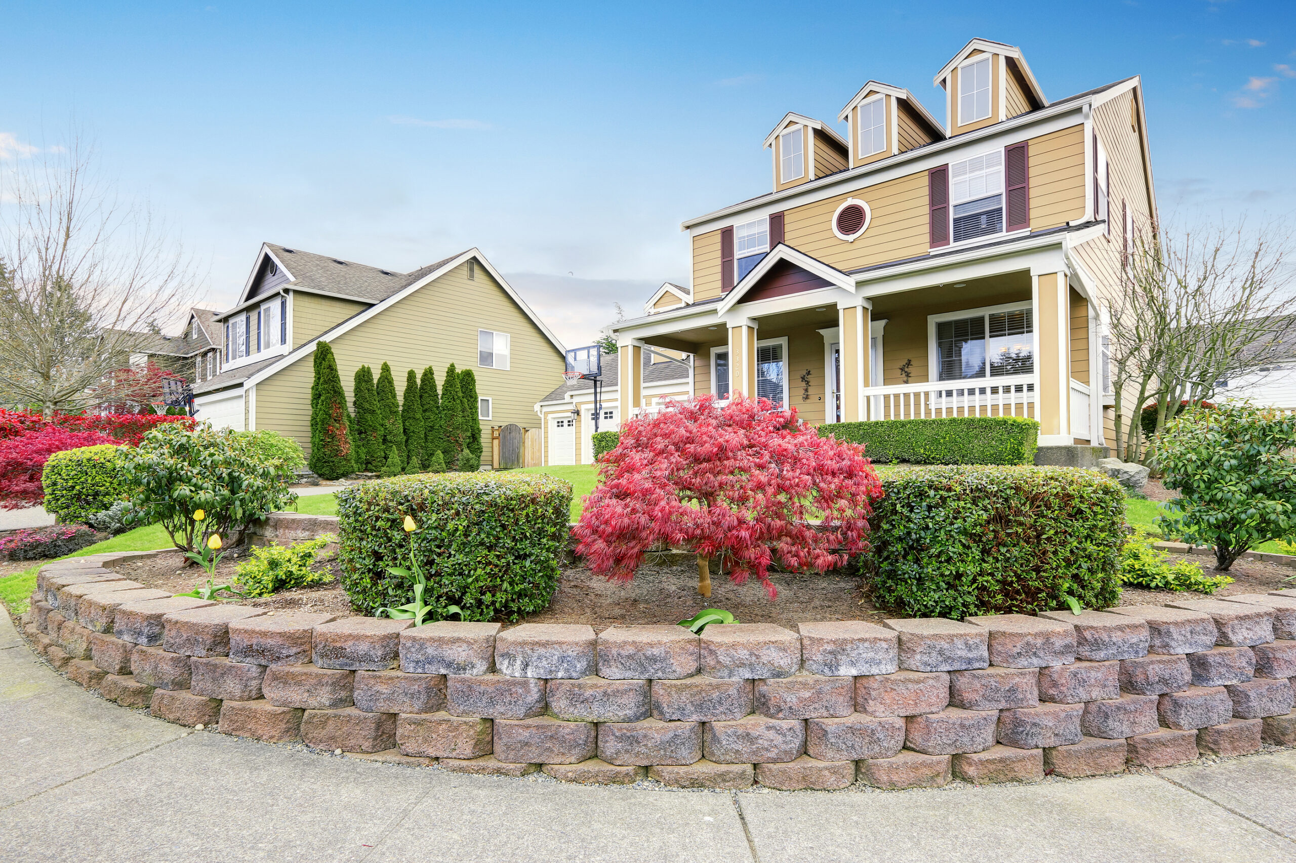 Summer Curb Appeal: Tips for Attracting Buyers to Your Listing